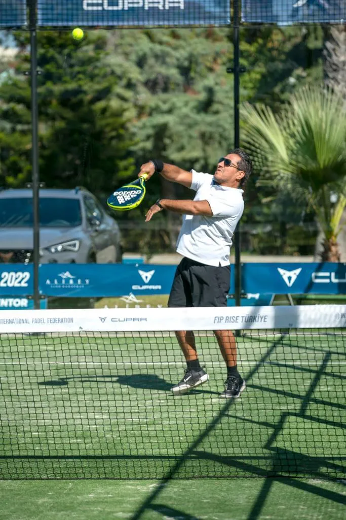 Padel İstanbul Spor Kulübü padel kortu